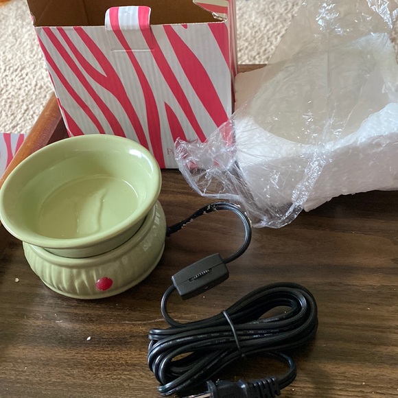 New Pink Zebra Lt. Green Ceramic Simmer Pot